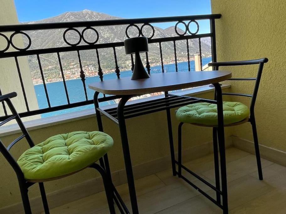 Modern Seaside Apartment With Balcony Tale Apartment كوتور المظهر الخارجي الصورة