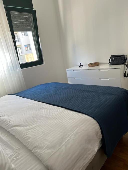 Modern Seaside Apartment With Balcony Tale Apartment كوتور المظهر الخارجي الصورة