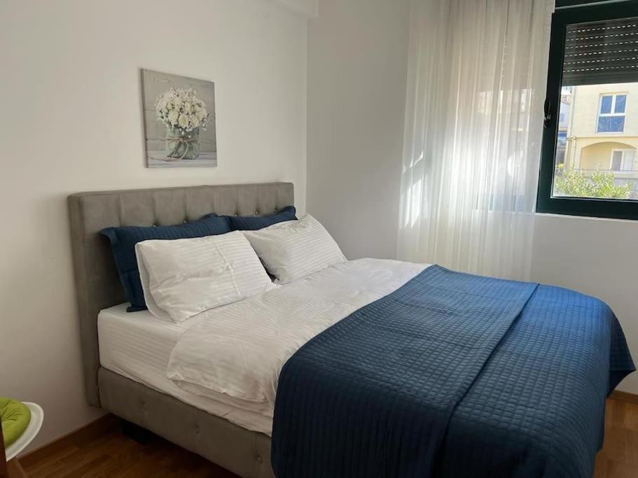 Modern Seaside Apartment With Balcony Tale Apartment كوتور المظهر الخارجي الصورة